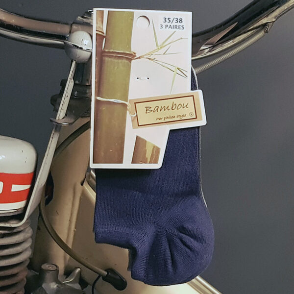 Des chaussettes bambou invisibles sur un solex